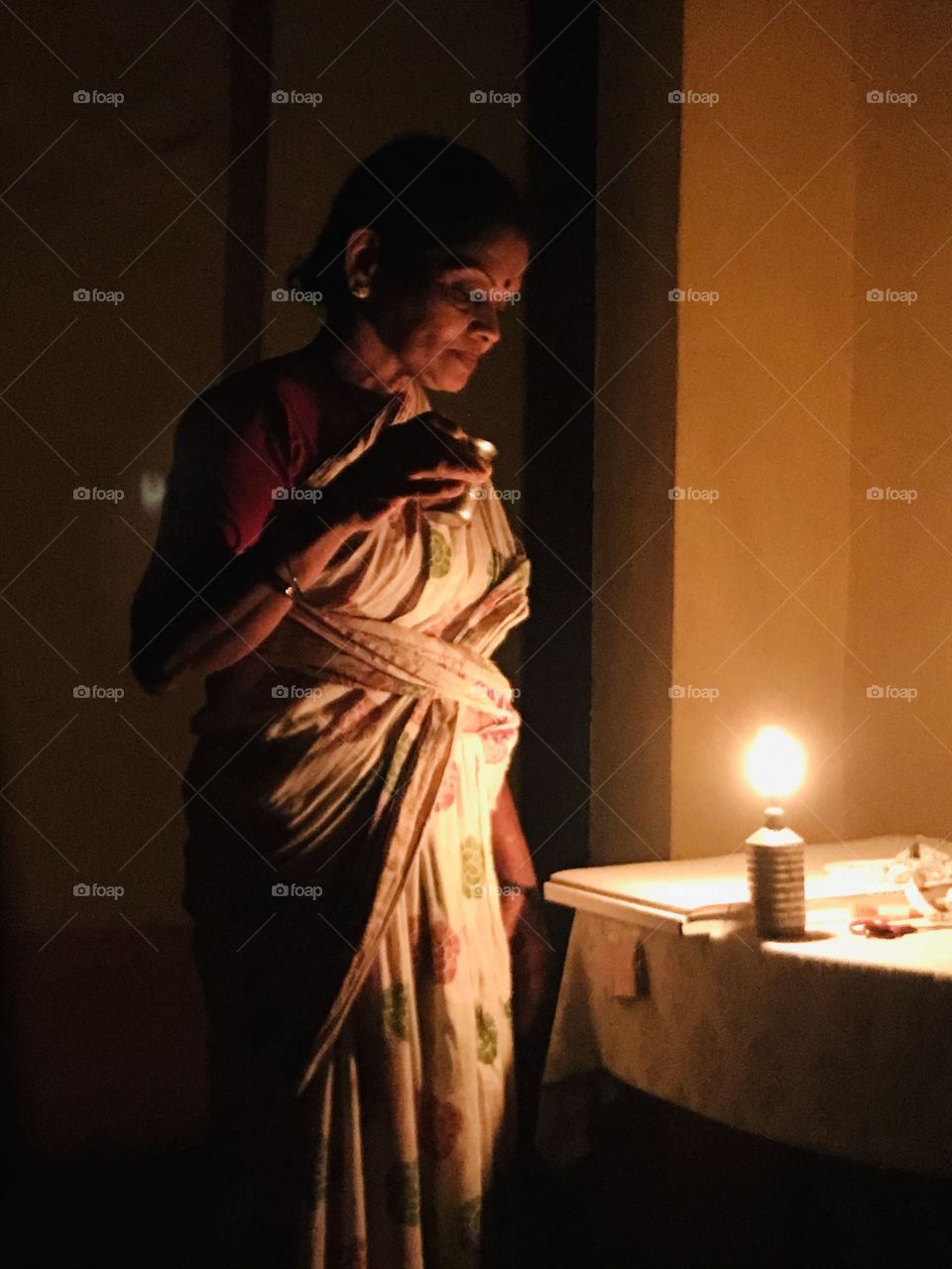 A lamp does not speak, it introduce itself through its light. Achievers never expose themselves, but their achievements expose them...😍 My click at night...📸