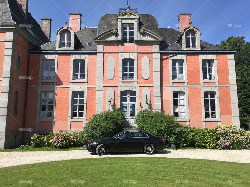 Mercedes in front of French Chateau