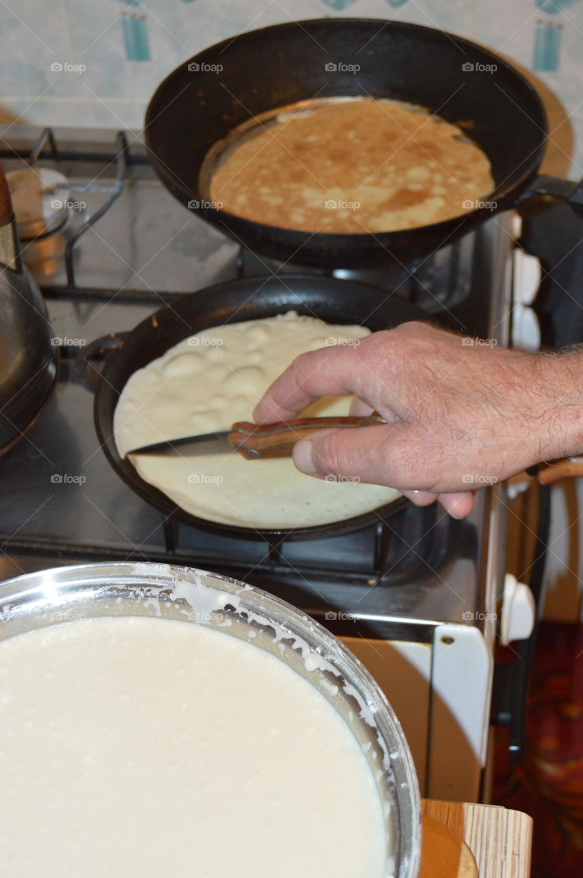 Cooking pancakes