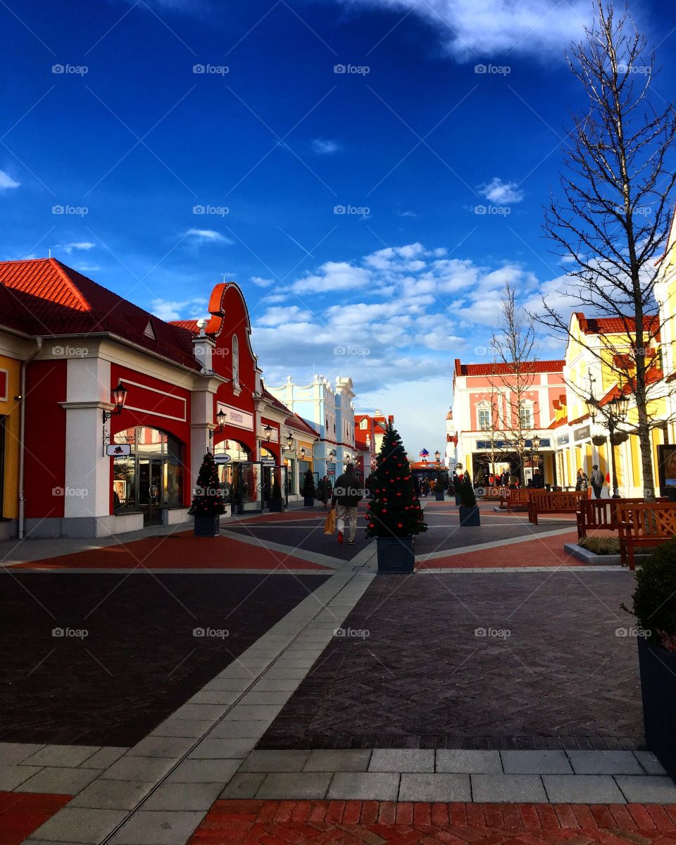 Next stop is Parndorf, Austria. A big outlet where your money doesn't want to peacefully sit in your wallet anymore!