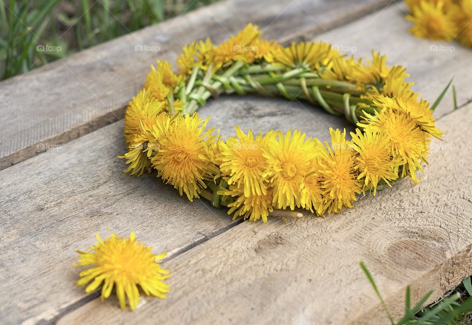 dandelion round wreath