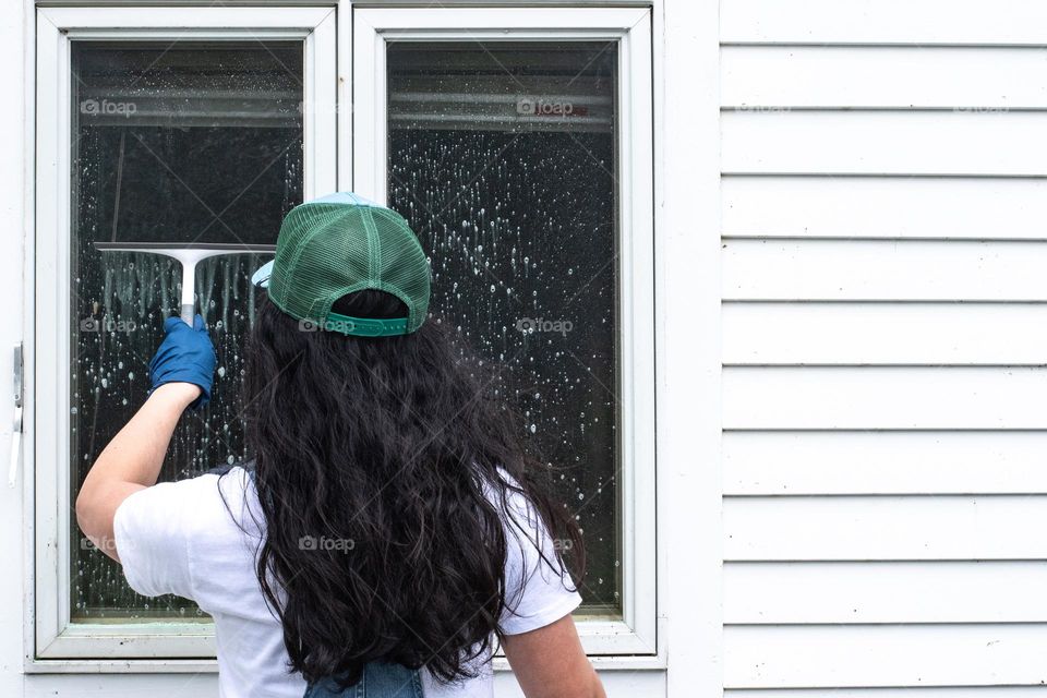 Cleaning windows