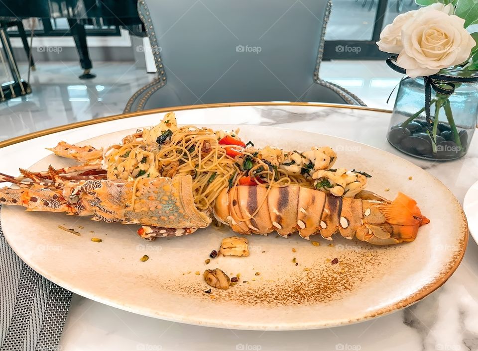 big lobster spaghetti with garic