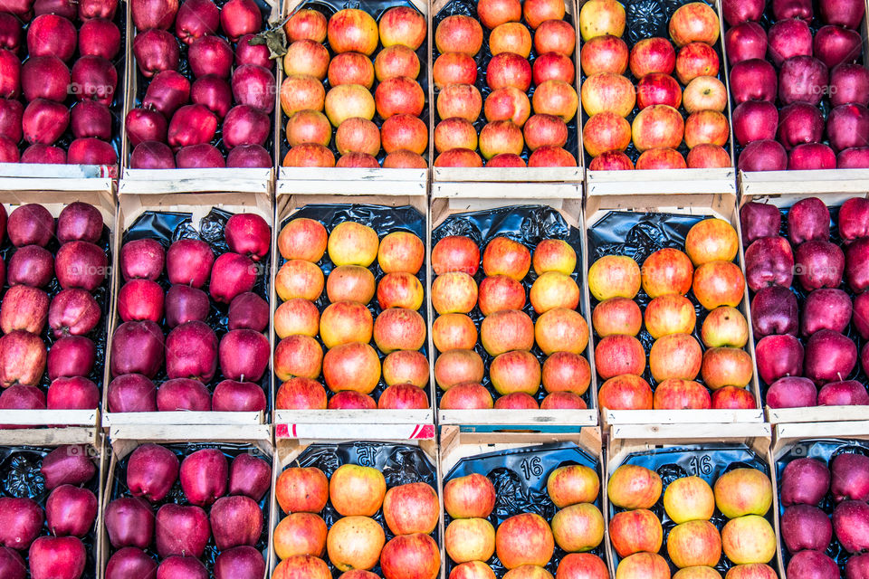 Fresh Red Apples In Grocery Supermaket
