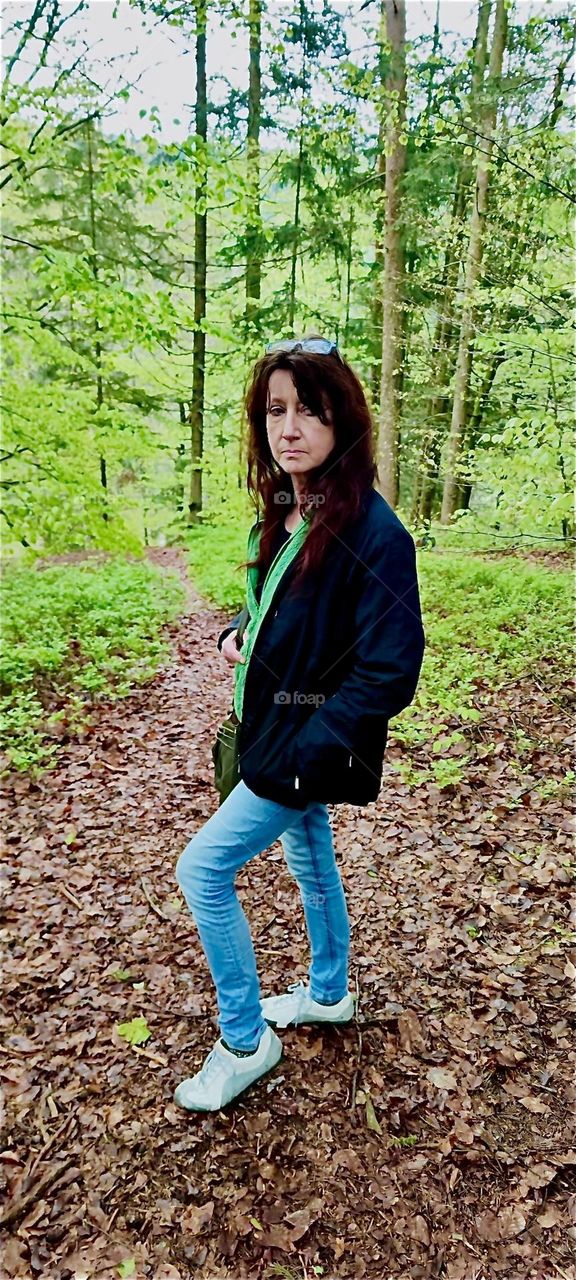 This is the young lady’s companion on her trip to the “Bayerischer Wald”, the “Bavarian Forest” near “Eging” and the “Eging Lake”, the “Eginger See”. Not even the slightly rainy weather can take away from their enjoyment. 2024. Hypnotic Productions