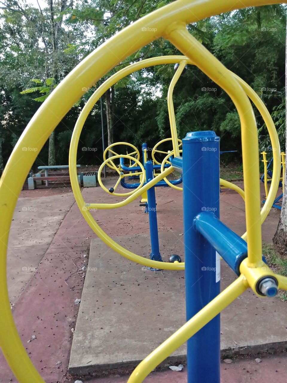 Park gym,yellow round equipment
