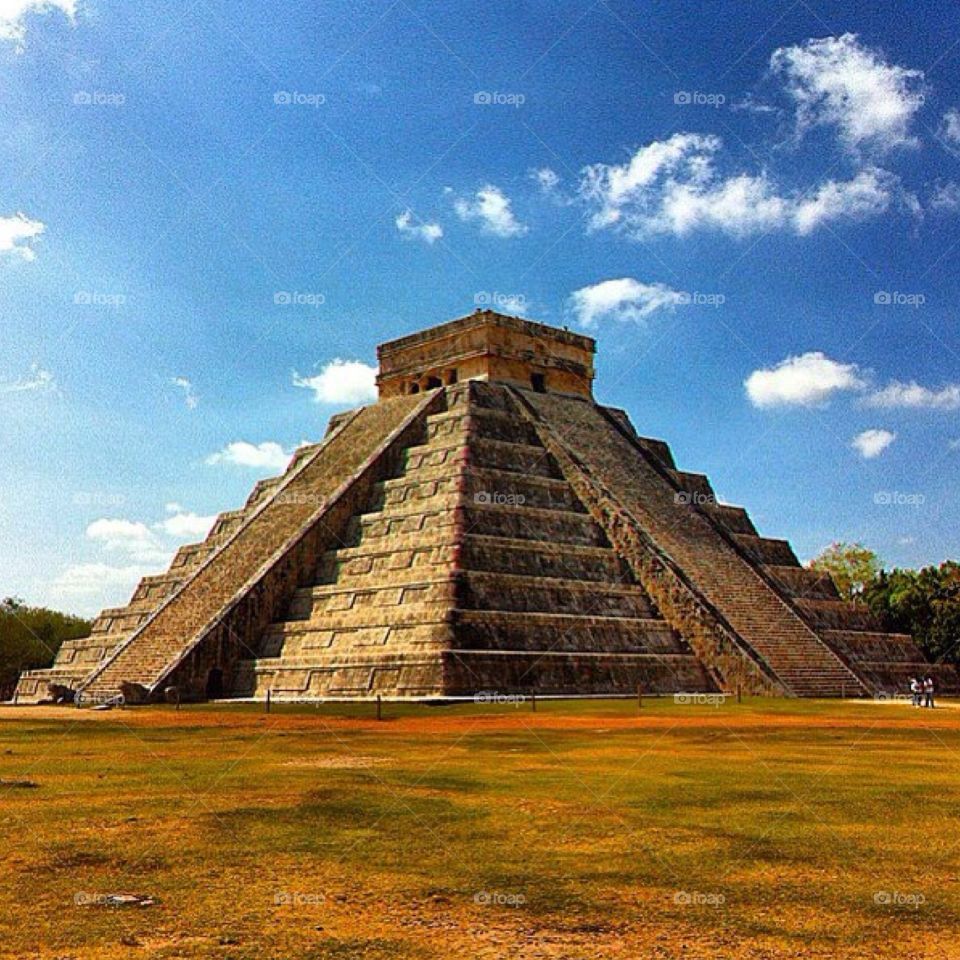 El Castillo . Pyramid at Chichen Itza 
