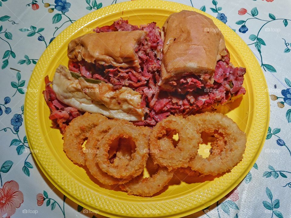 American pastrami sandwich with onion rings
