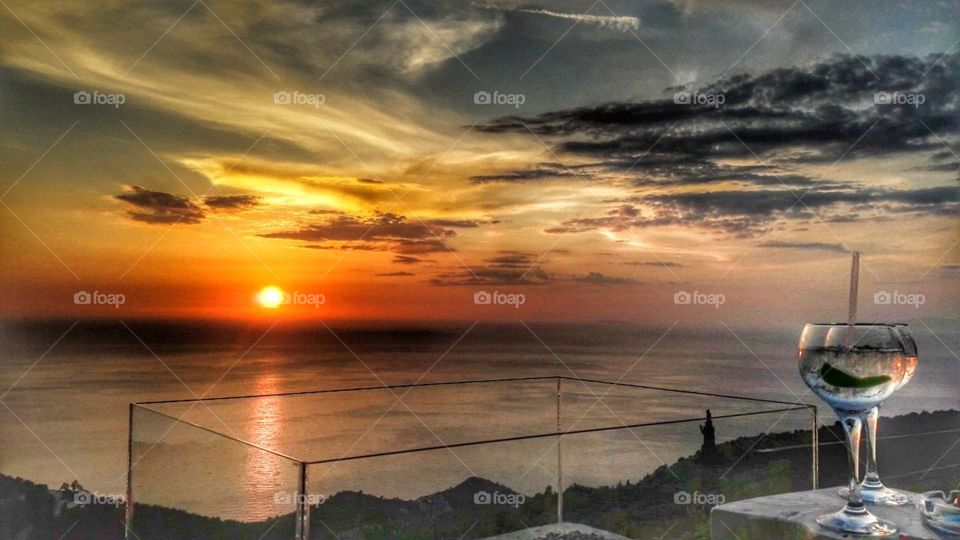 A sunset full of passion and a couple of wine glasses can turn your day in unique moments!