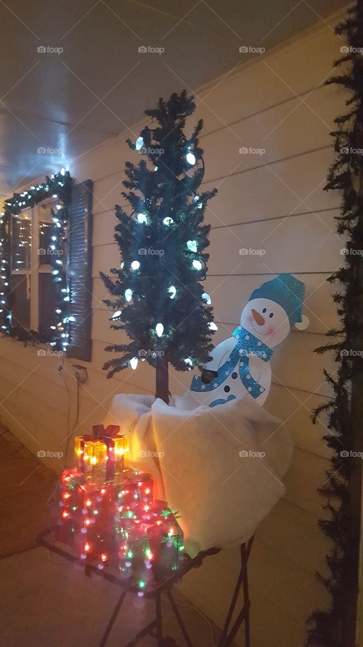 Snowman and tree