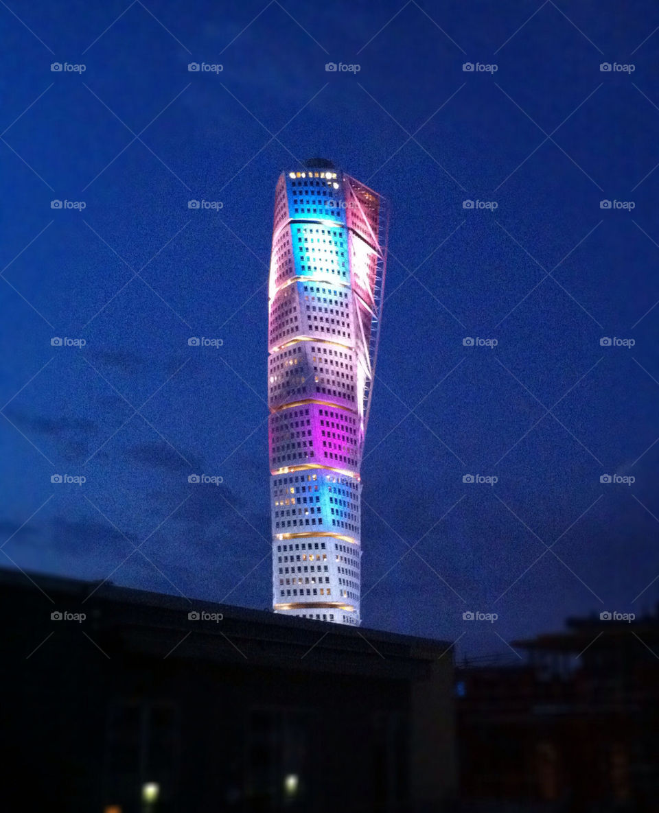 Turning torso goes esc