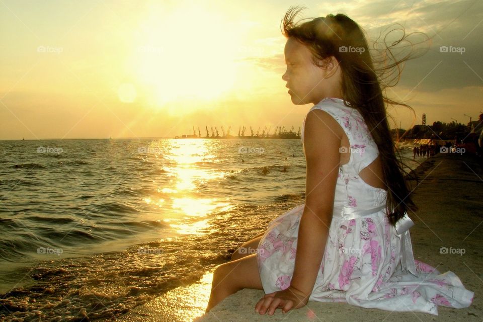 girl looking at the sea