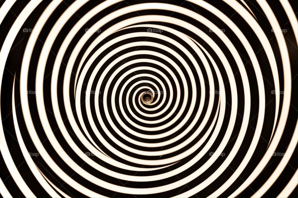 white black circle optic by nivoa