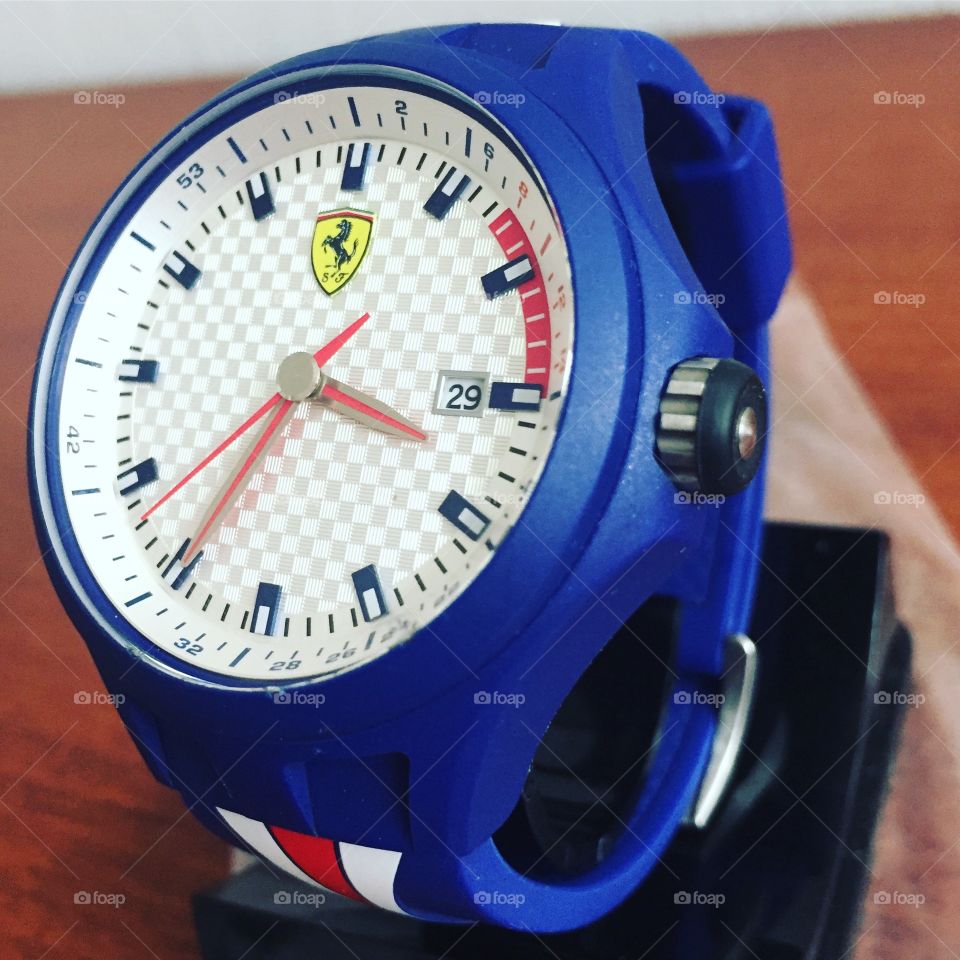 Reloj Ferrari deportivo azul carreras
