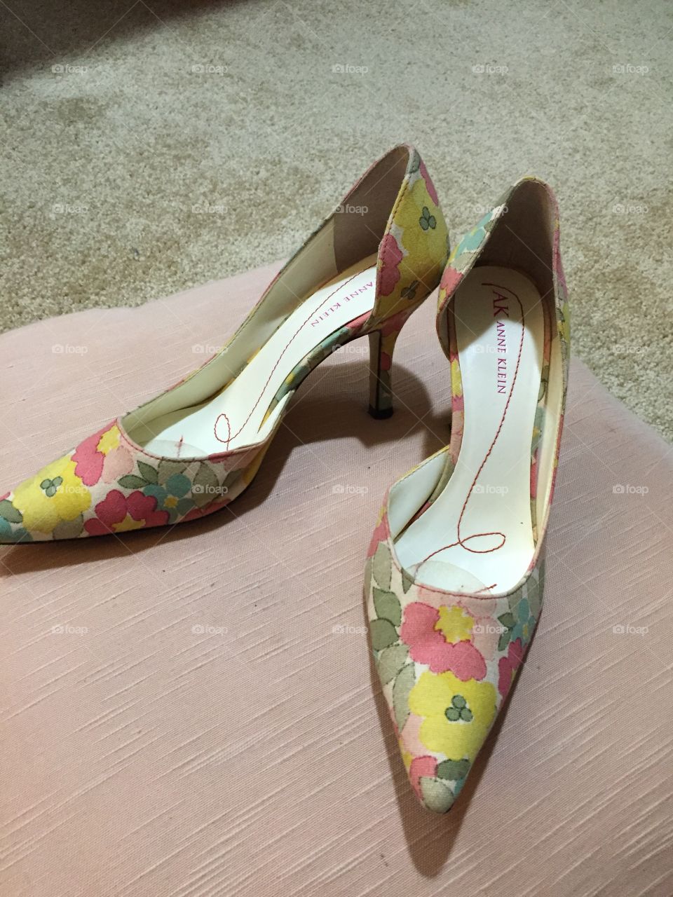 High heels, pump, floral heels, flower shoes, classy, classic, pointy toes, black, 3 inches, flowers, pretty shoes, summer shoes 