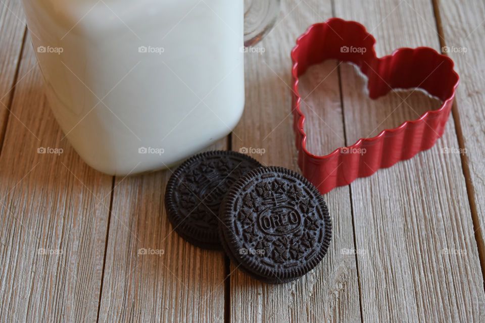 Oero cookies and milk