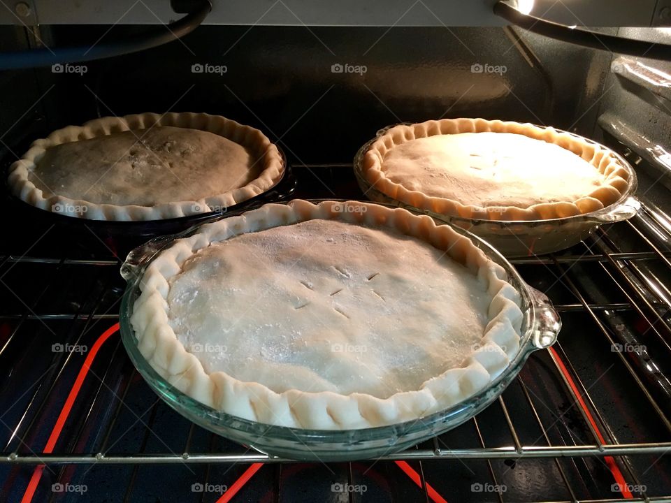 Baking peach pies