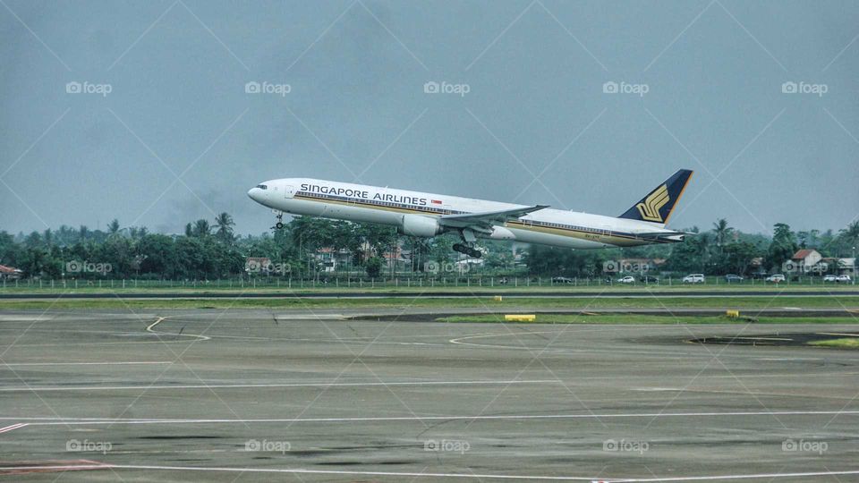 take off from the runway ground