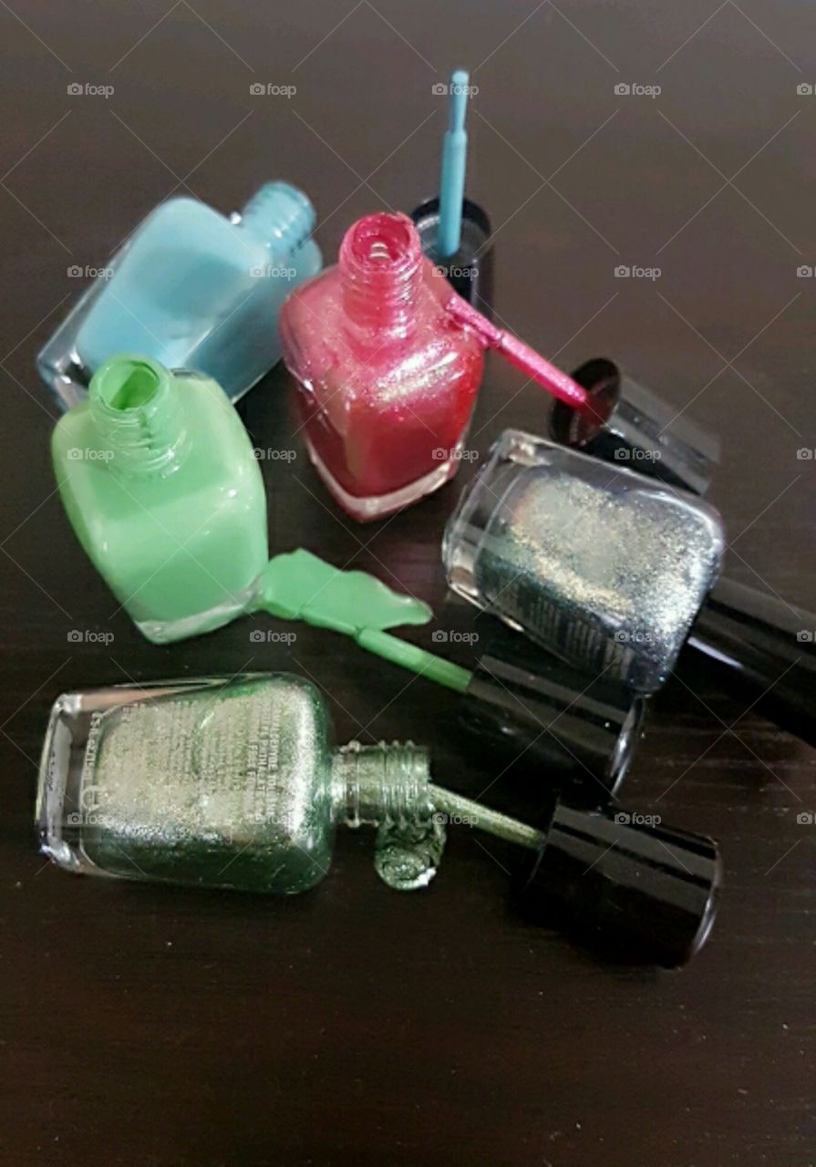 Overflow of nailpolish