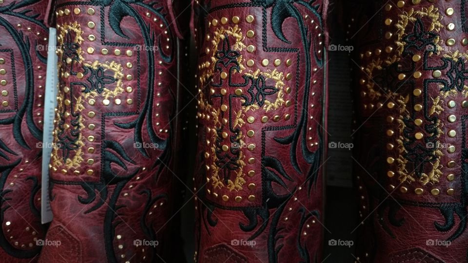 Background. Canos de couros bordados, de botas country brasileiras femininas.