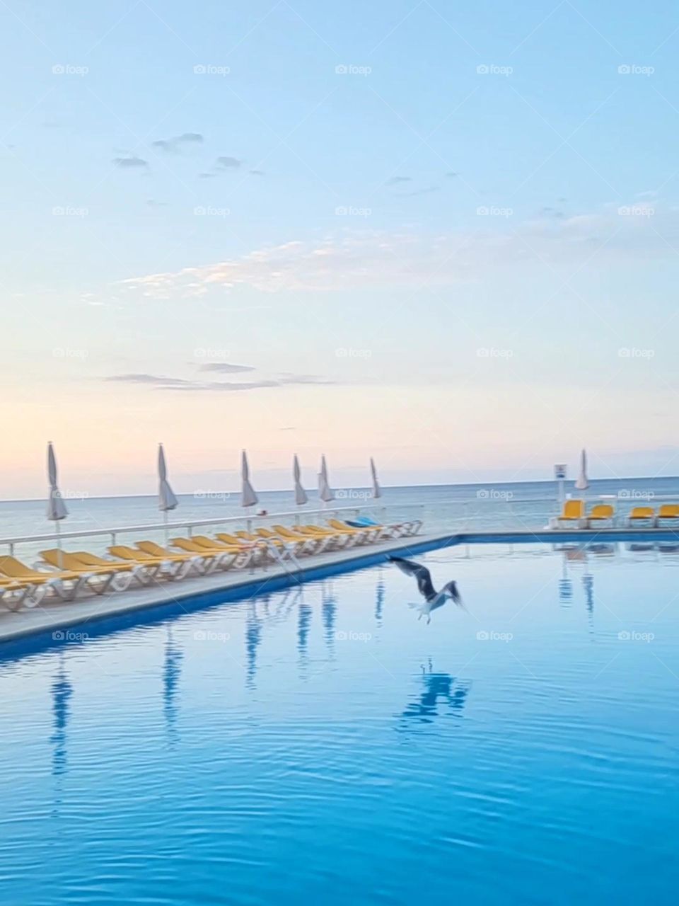 Ein Pool am Meer , Platja de Aro , Spanien