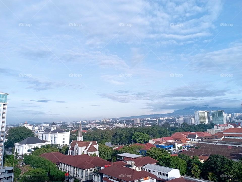 atmosphere in a busy city but the sky gives color