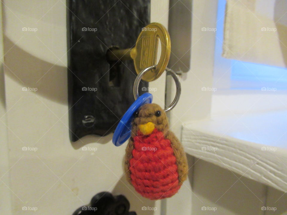 knitted robin keyring