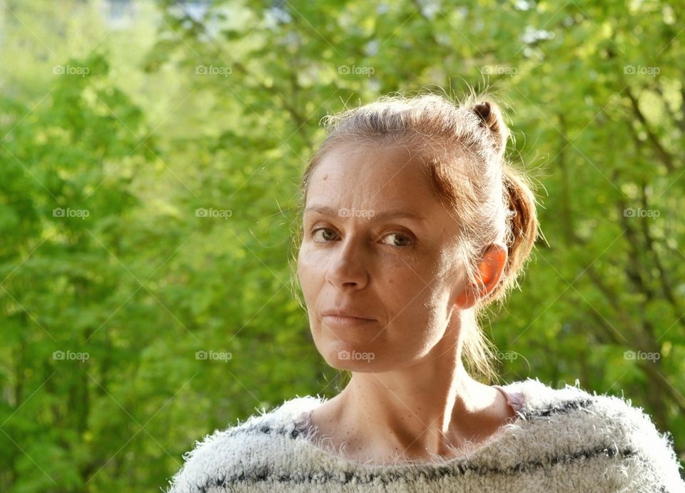 woman portrait green background