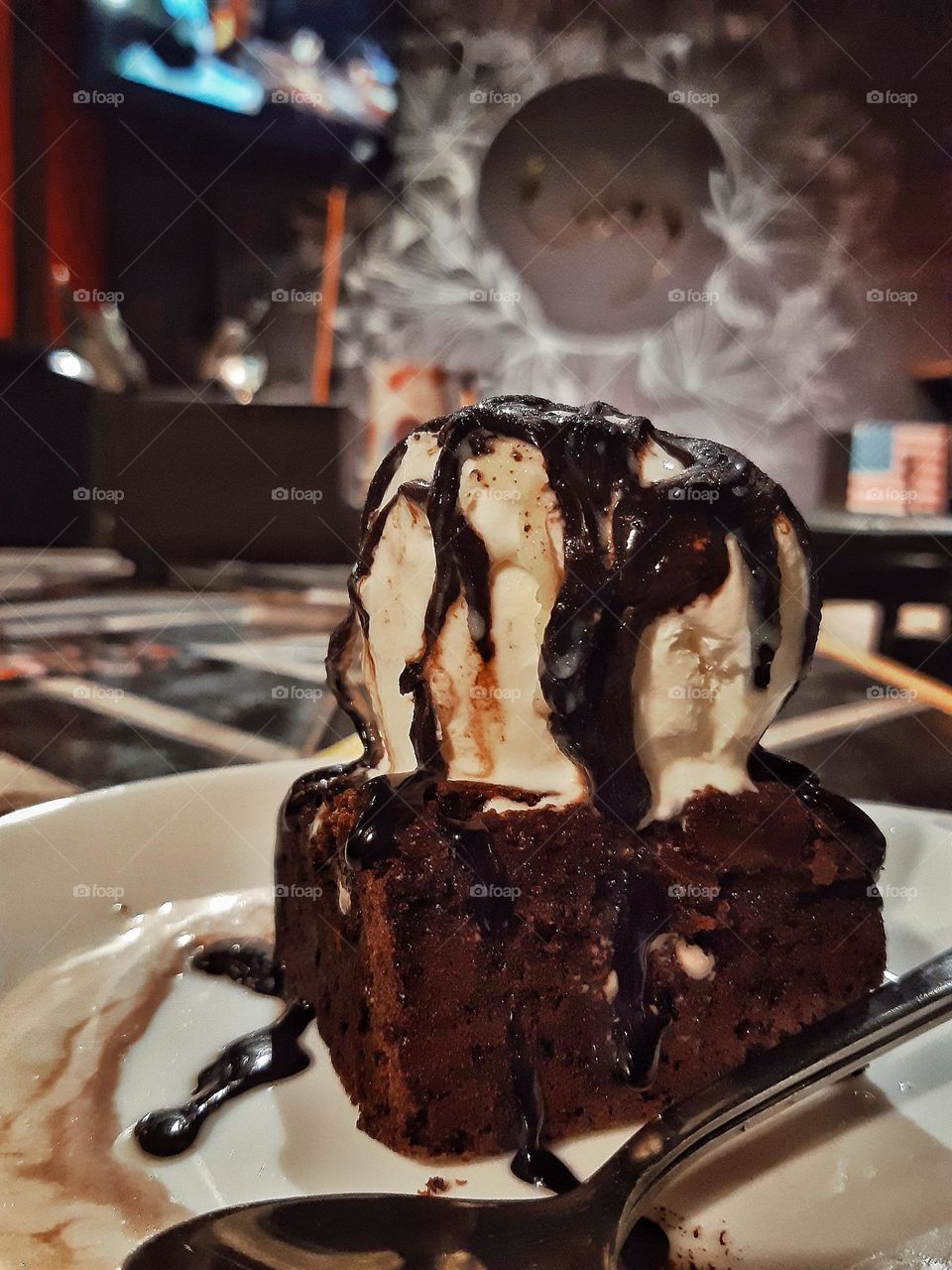 Brownie with ice cream that melts in the mouth