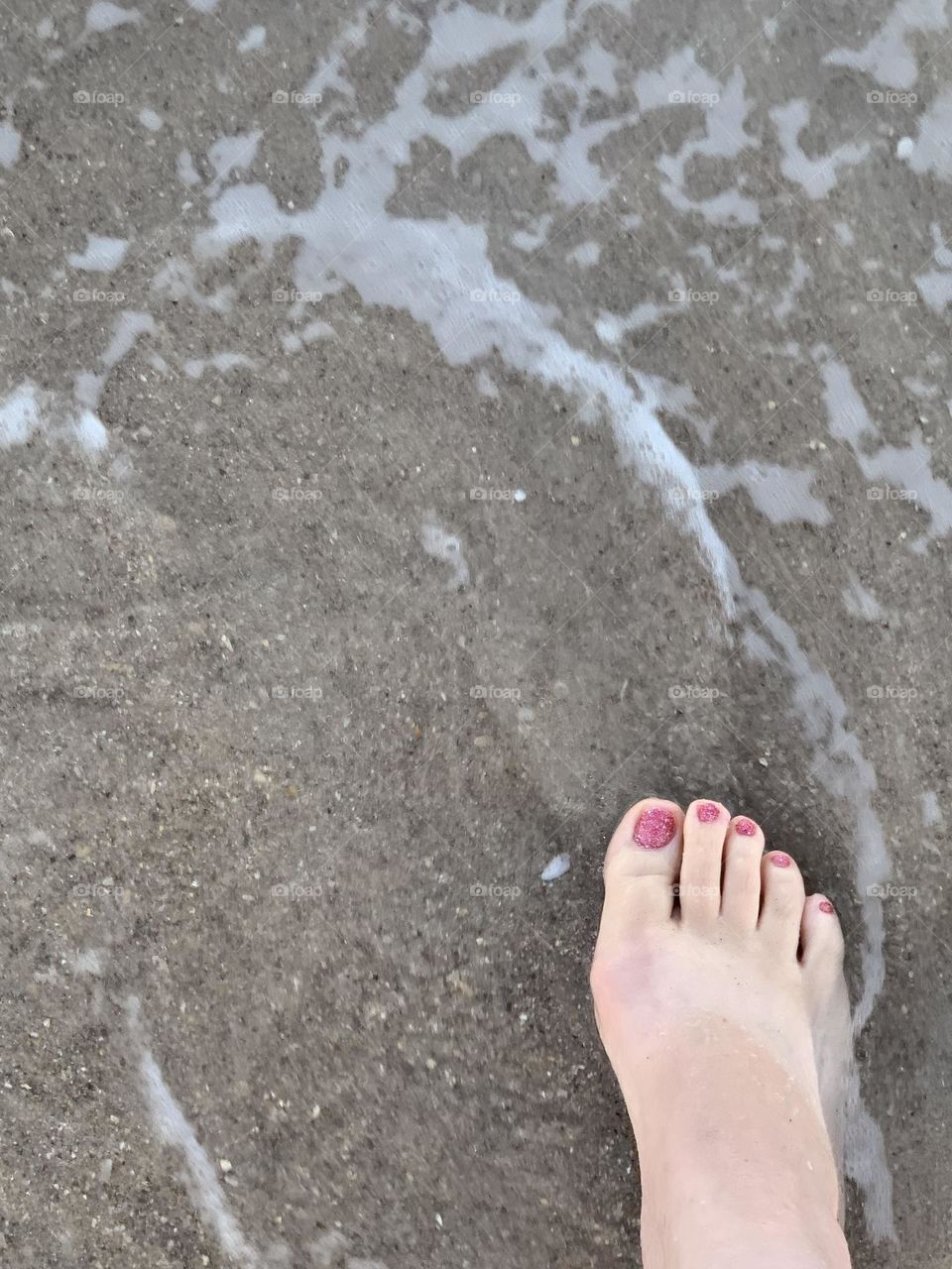 Sandy sparkle toes at waters edge