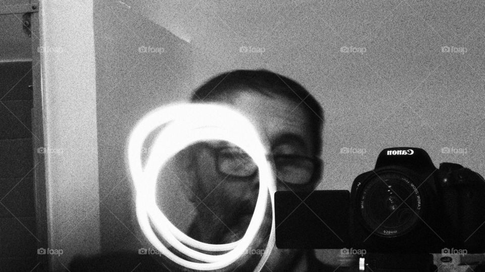 Draw with light, using the total absence of color in a grainy environment. Everything can express art in this reality that is just one of many realities. i4elmenti.it is expressed in every form. More is Less