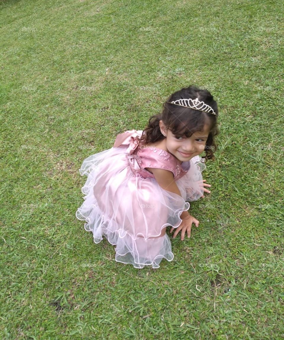 Menina de 2 anos vestida como Princesa