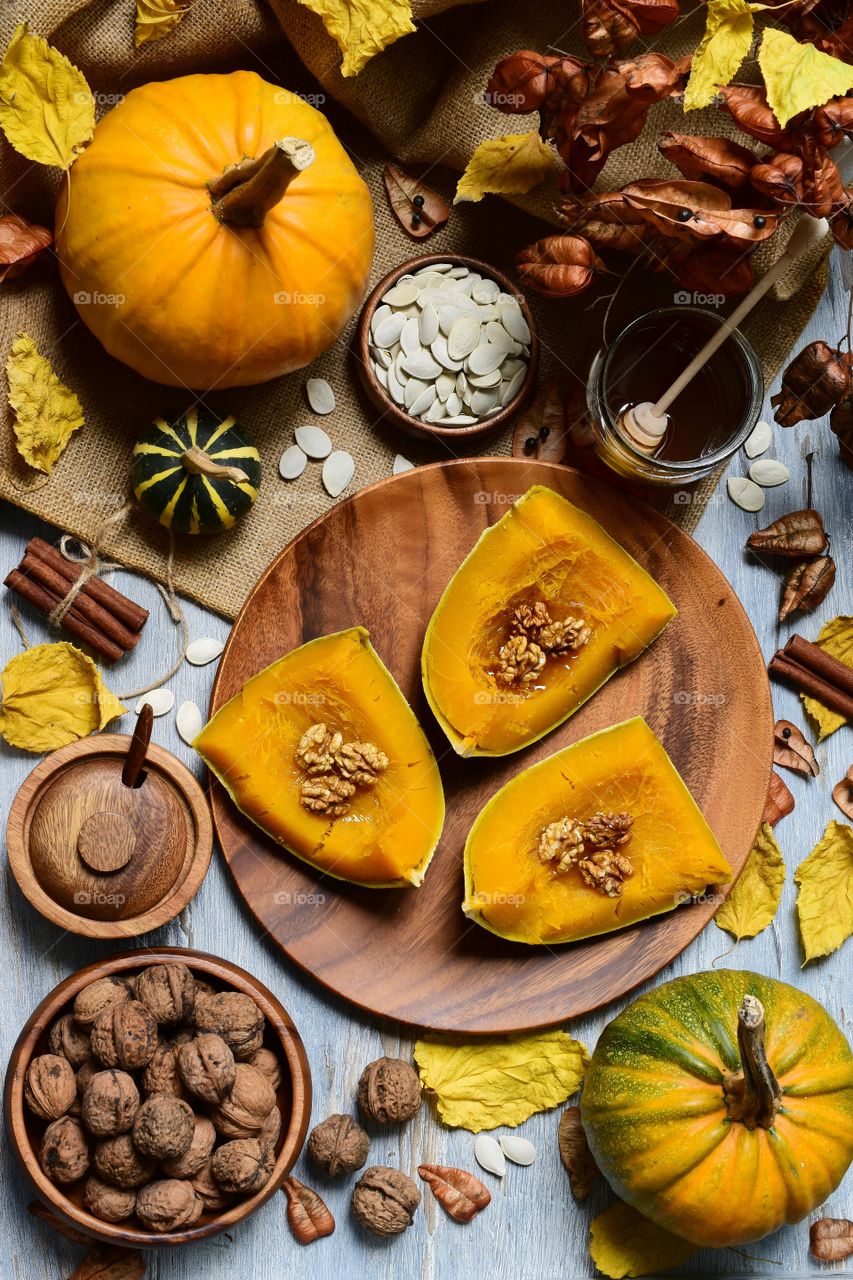 Cooked pumpkin with honey and walnuts 