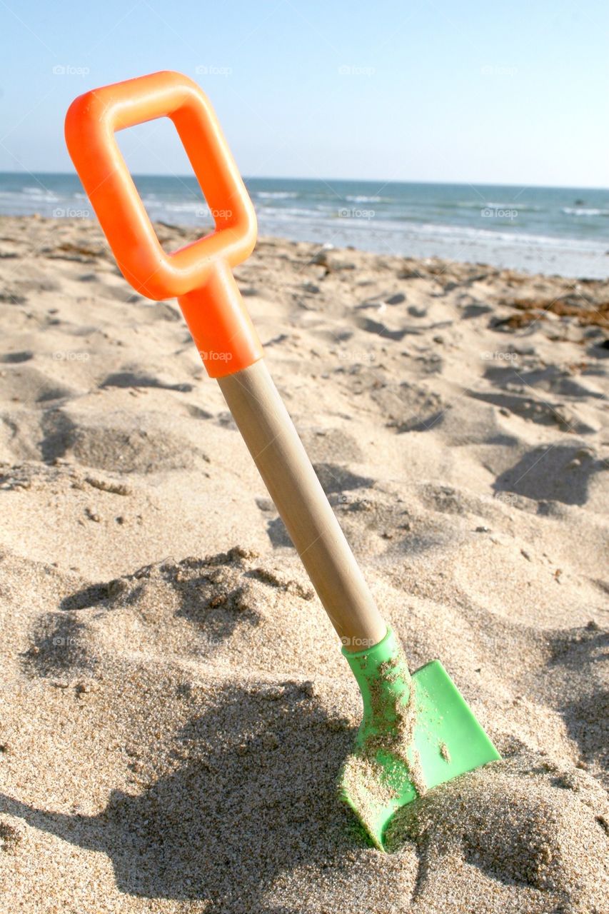 Beach sand shovel