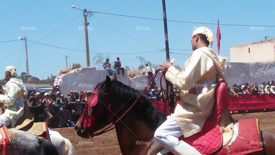 Horsmen on horses