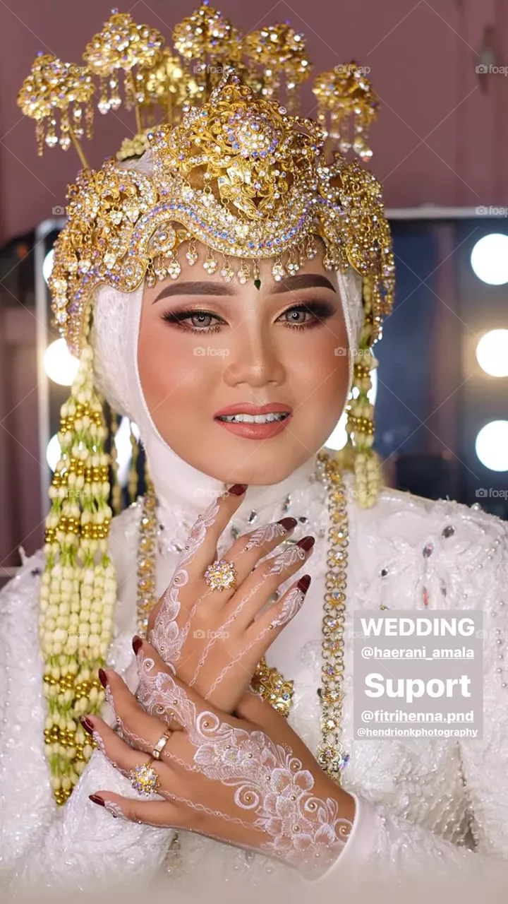 Beautiful Traditional Indonesian Wedding Attires
