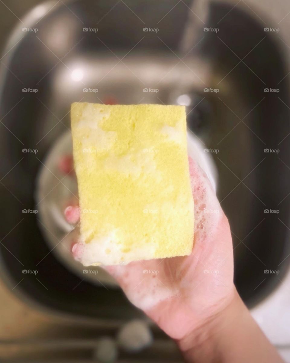 This is Bob.⠀
Bob is my therapist, a real stress buster.⠀
He’s a true lockdown buddy.⠀
Be like Bob. My Sponge Bob.