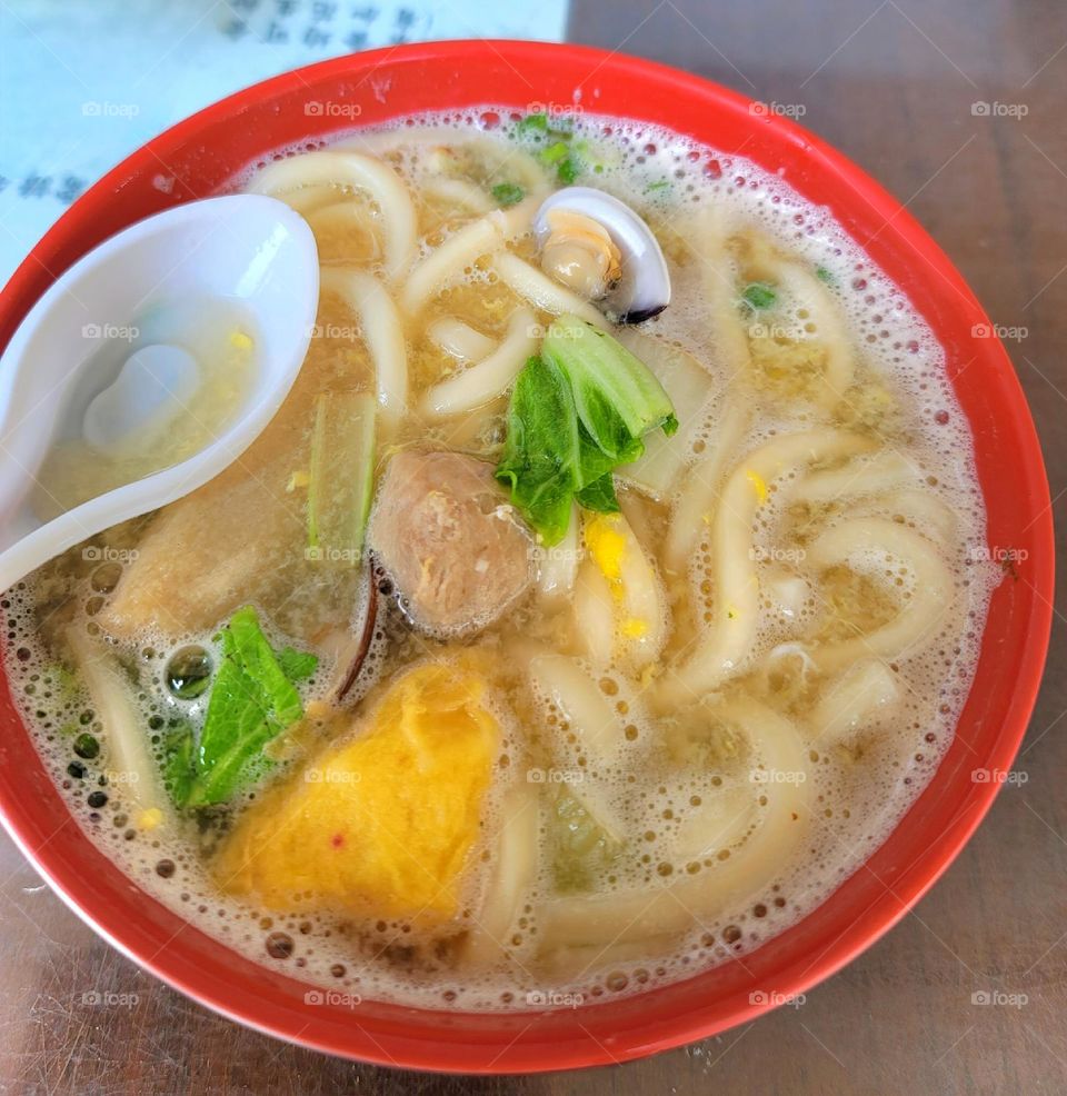 Hot Pot Noodles with Clams, Vegetables and Eggs