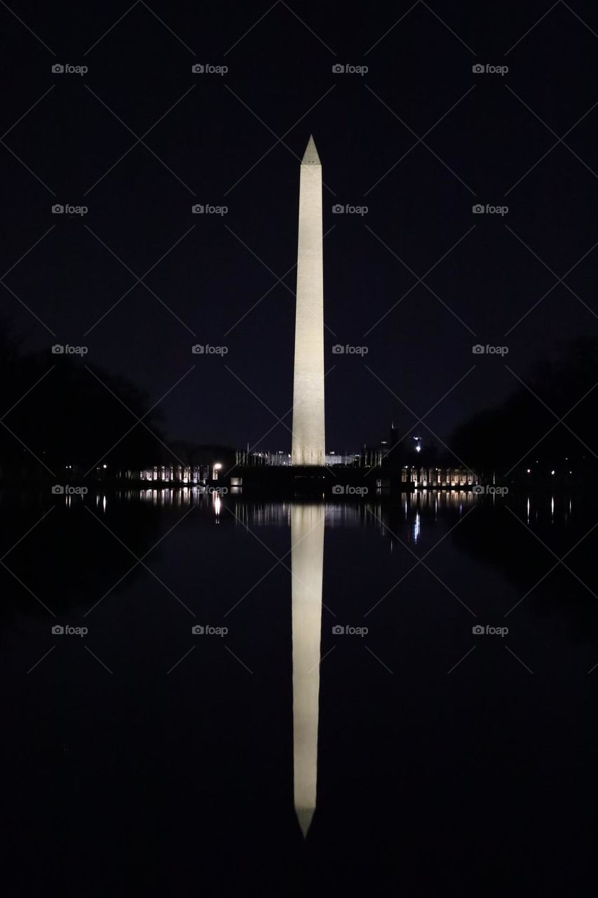 Washington memorial reflecting on the lake 