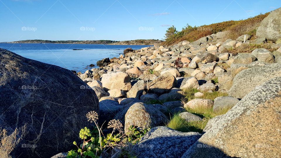 By the sea on the Swedish west coast
 - västkusten klippor hav