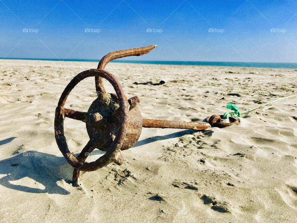Rusty Anchor besides the seashore.... a beautiful Scenery !!! 