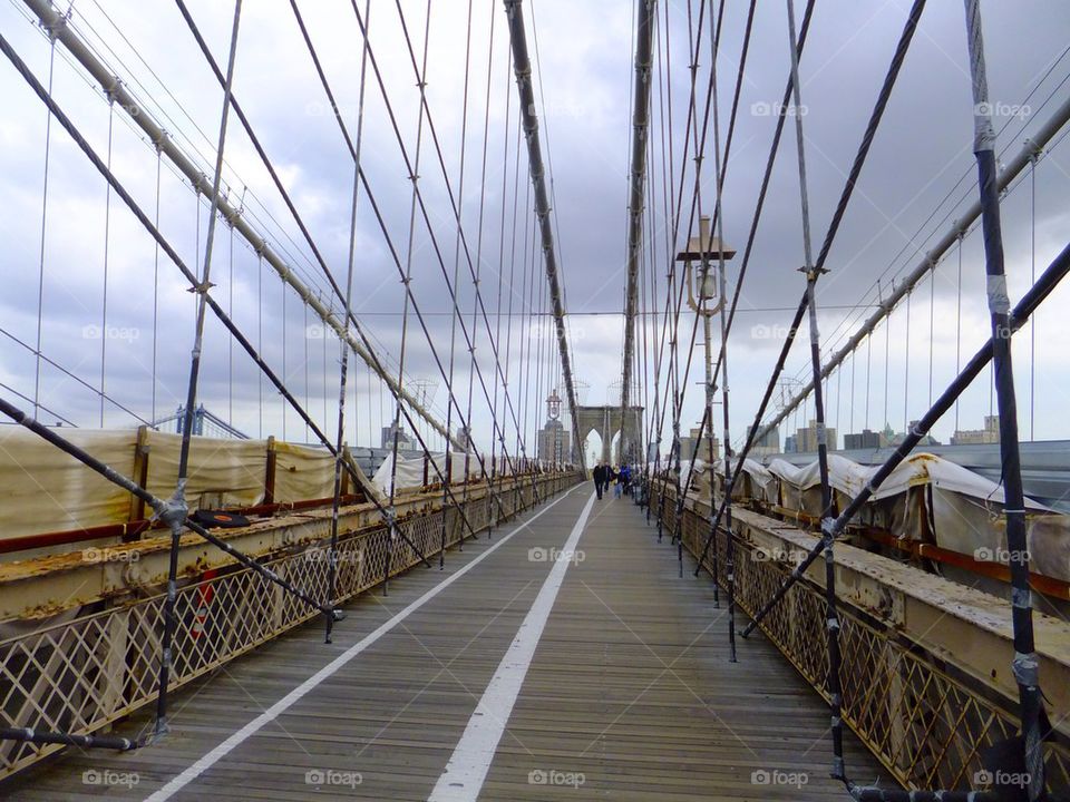 NEW YORK CITY BROOKLYN BRIDGE WALKING PATH