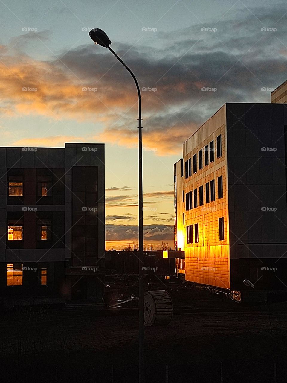 Dawn always comes   
Рассвет же всегда наступает