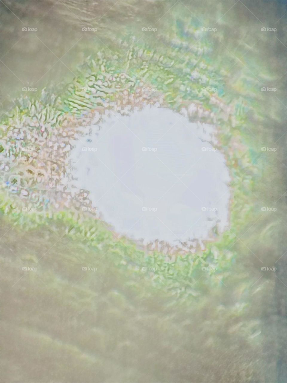 This crystalline configuration formed when attempting to photograph the snow covered boat window at „Newtown Creek“ from the inside. This is yet another testimony to our Lord God’s beautiful creation. 2024. Hypnotic Productions