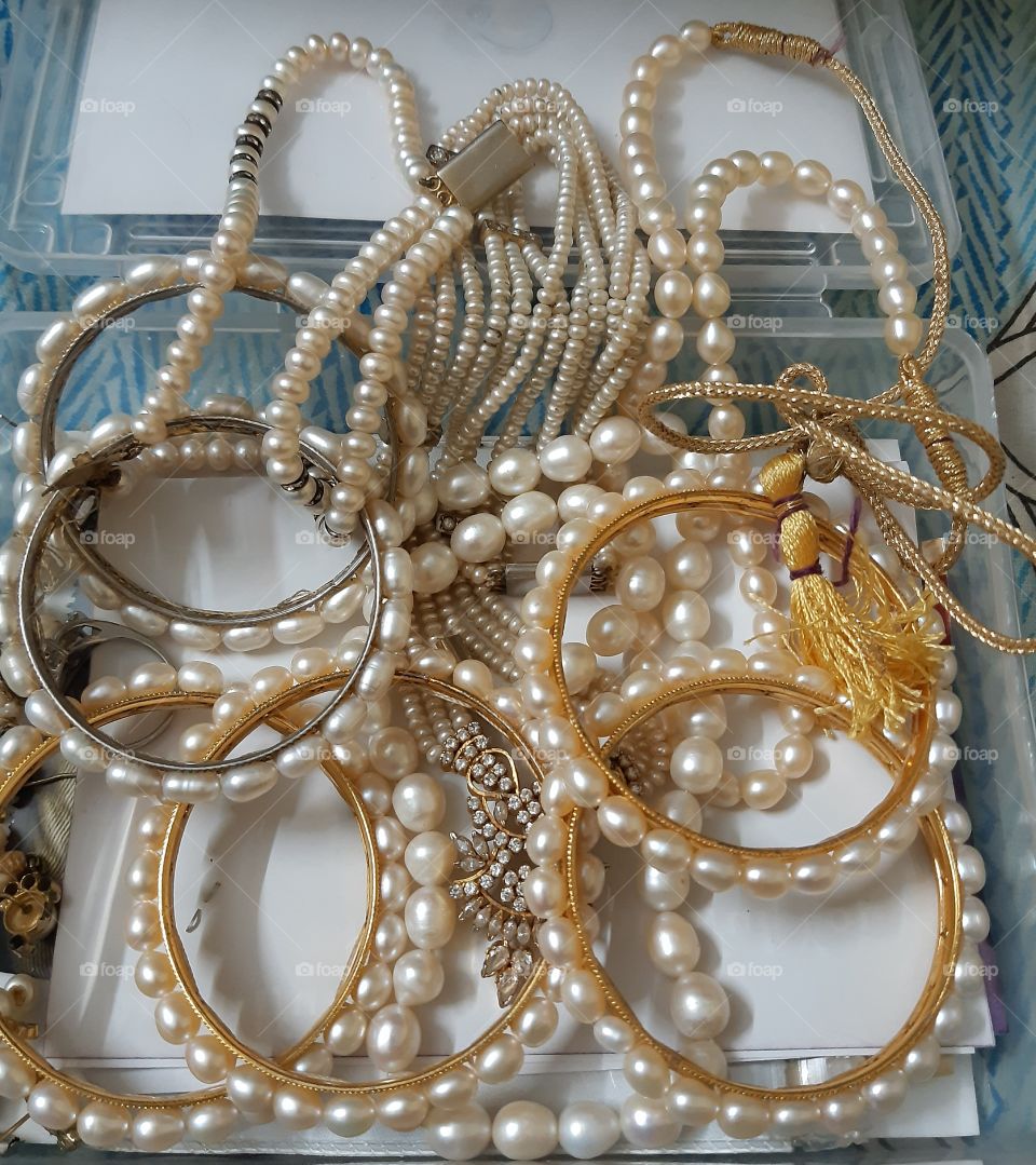 pearls /jewelry /treasure