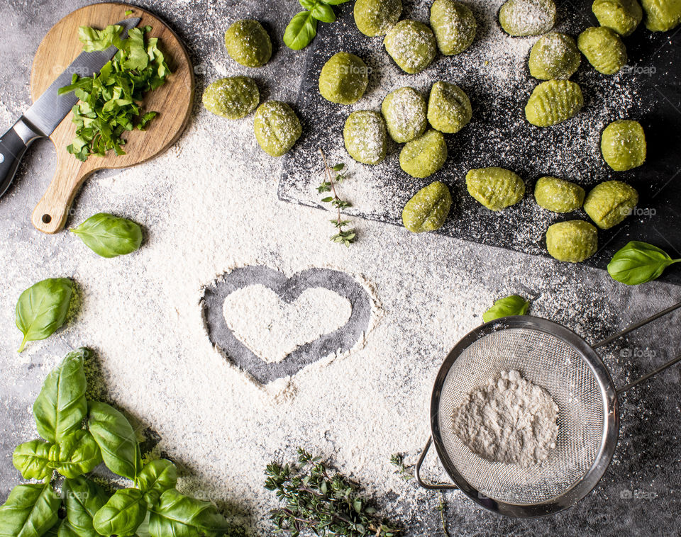 Green gnocchi with basil