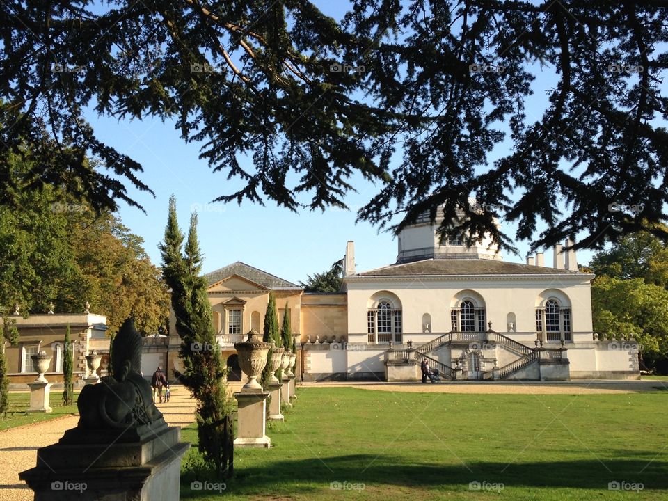 Paladian house. Chiswick House and park