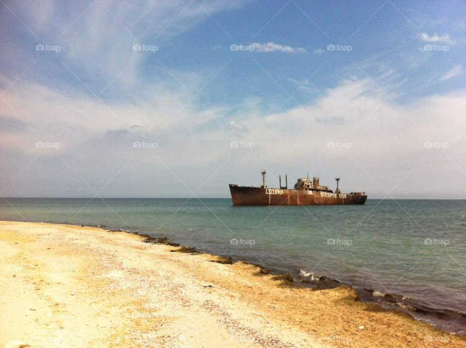 sea ship ruine by andaapanda