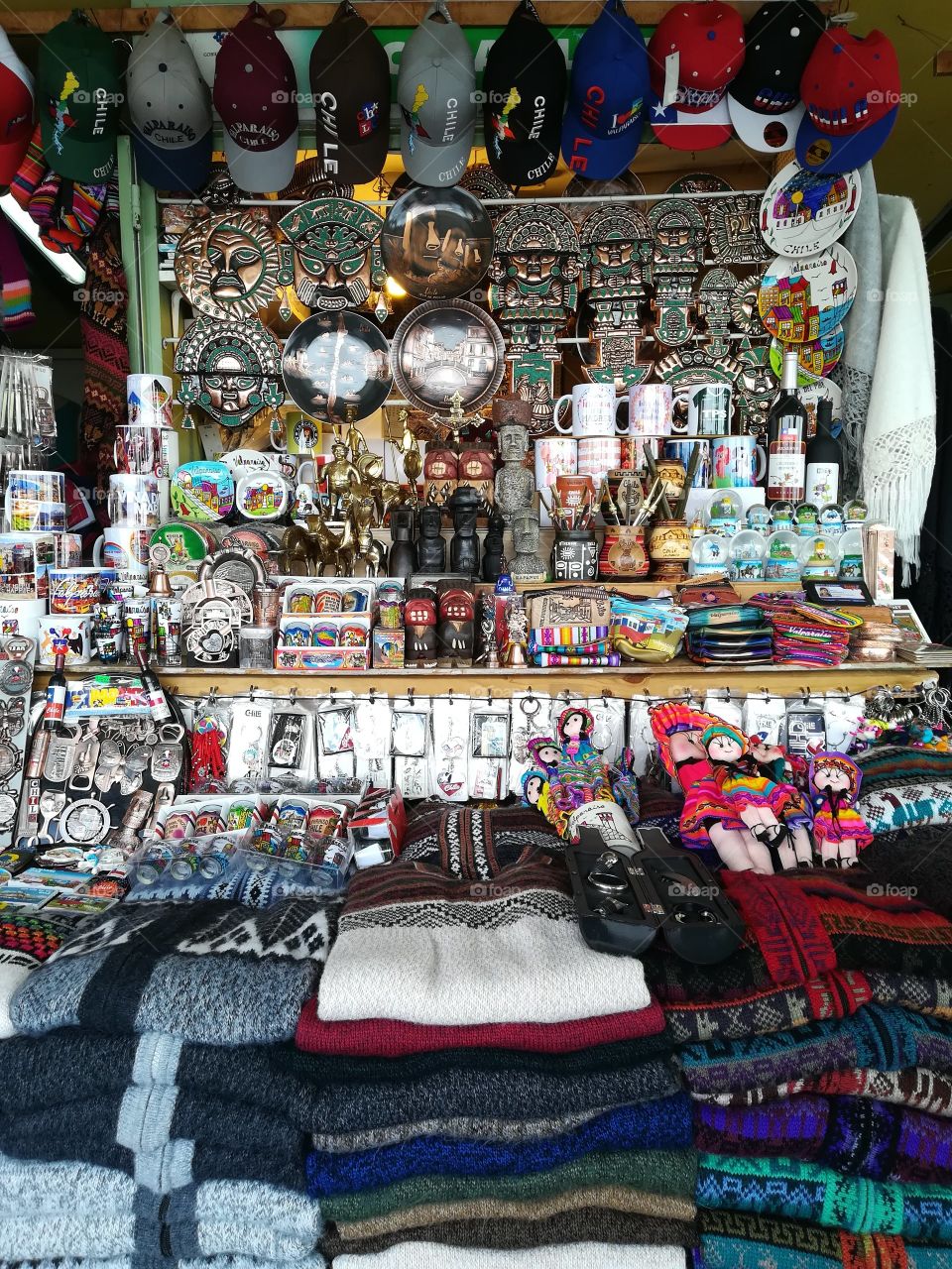 handicrafts and typical souvenirs of Chile, on the boulevard of Cerro Artillería, a magical place full of colors. Valparaíso - Chile