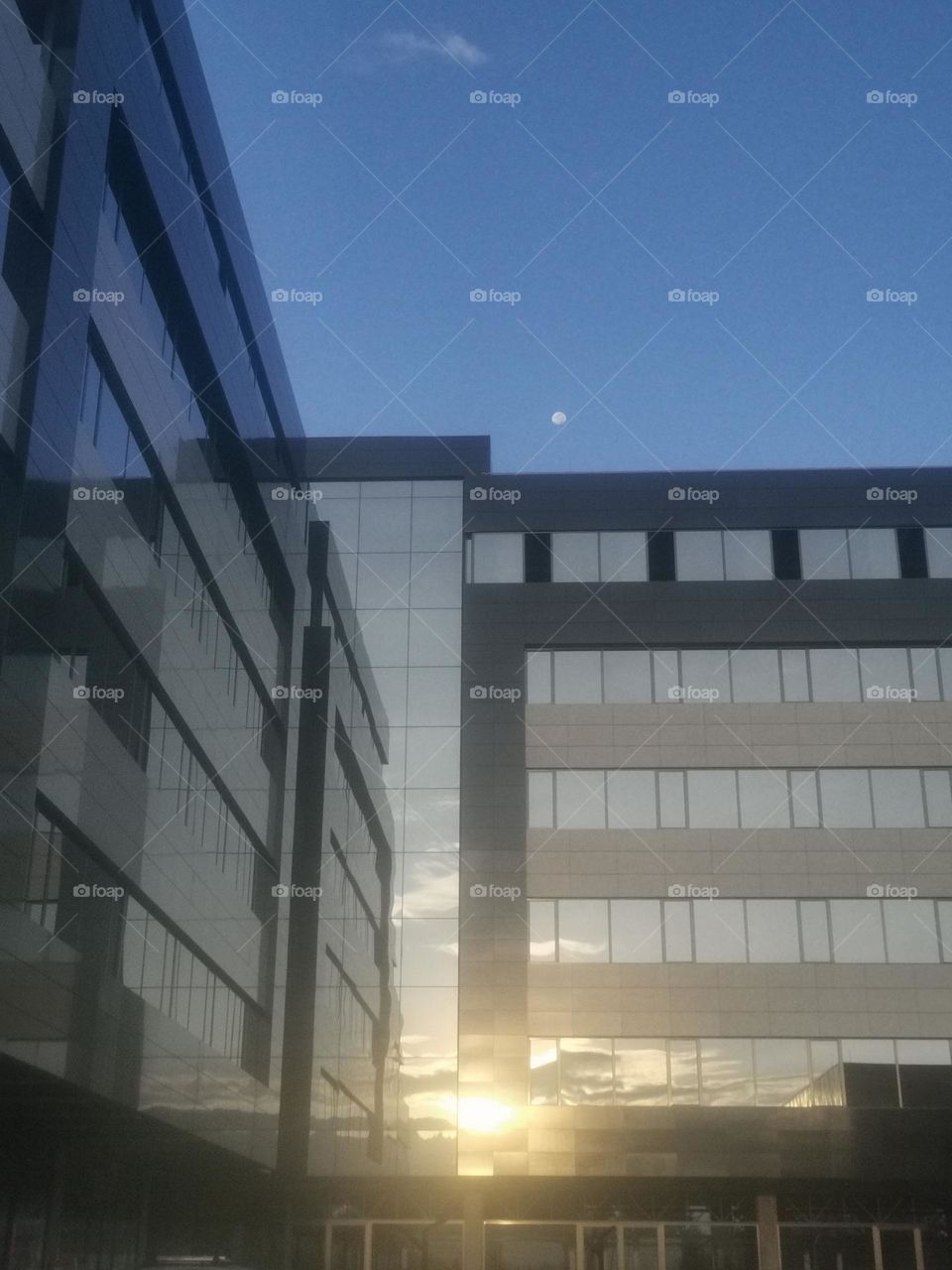 Architecture and the moon in the morning 